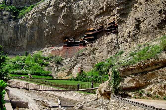 висячий монастырь сюанькун в китае фото