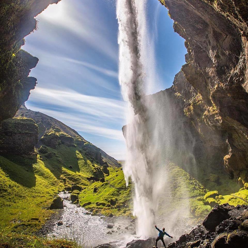 водопад сельяландсфосс (seljalandsfoss waterfall), исландия фото