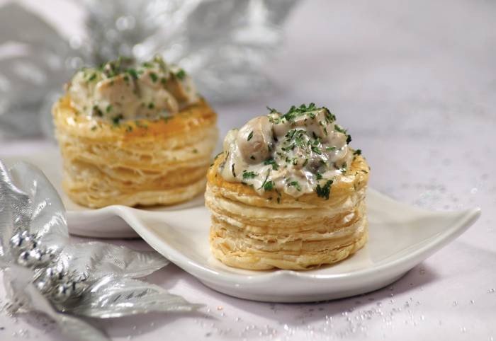 волованы с курицей и грибами фото