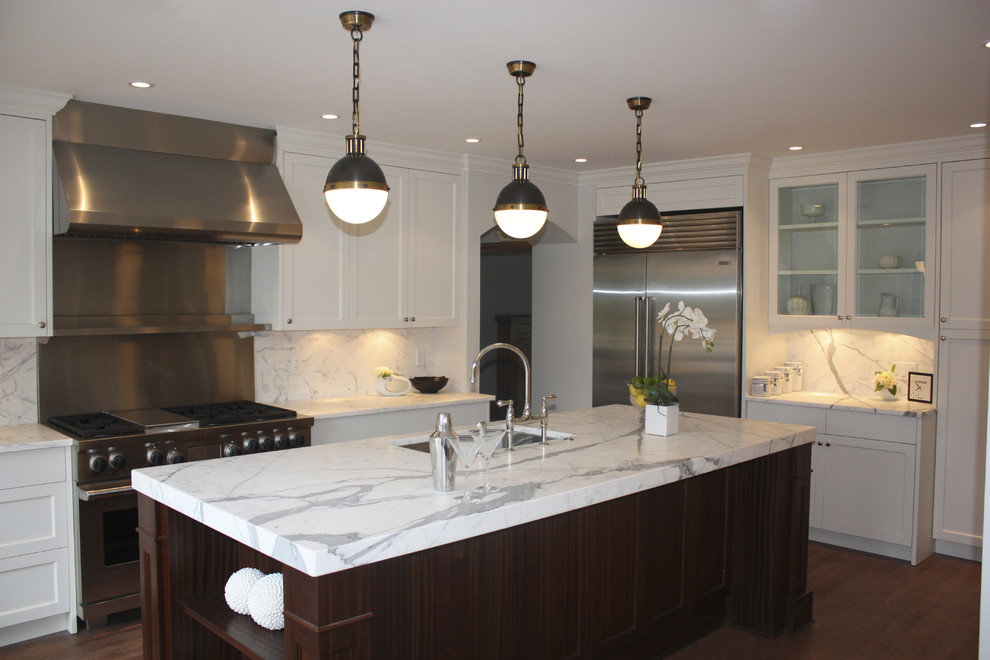 white kitchen cabinets with granite gold фото
