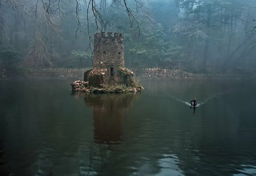 замок на озере фото