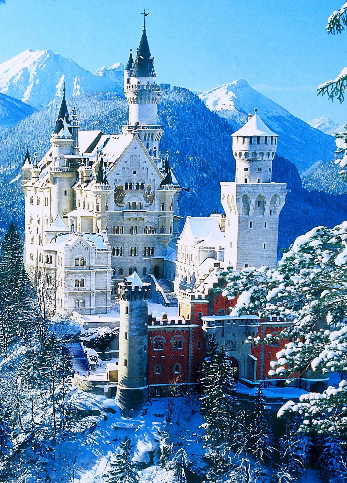 замок нойшванштайн германия фото