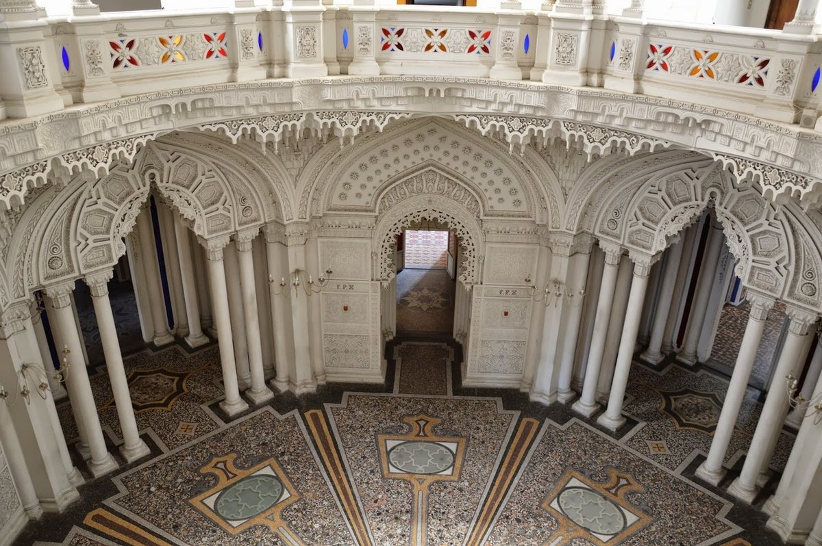 замок саммеццано (castello di sammezzano) фото