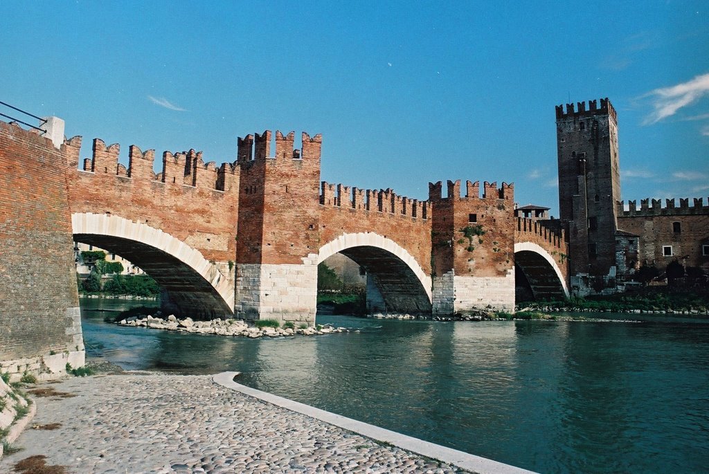 замок скалигеров в вероне фото