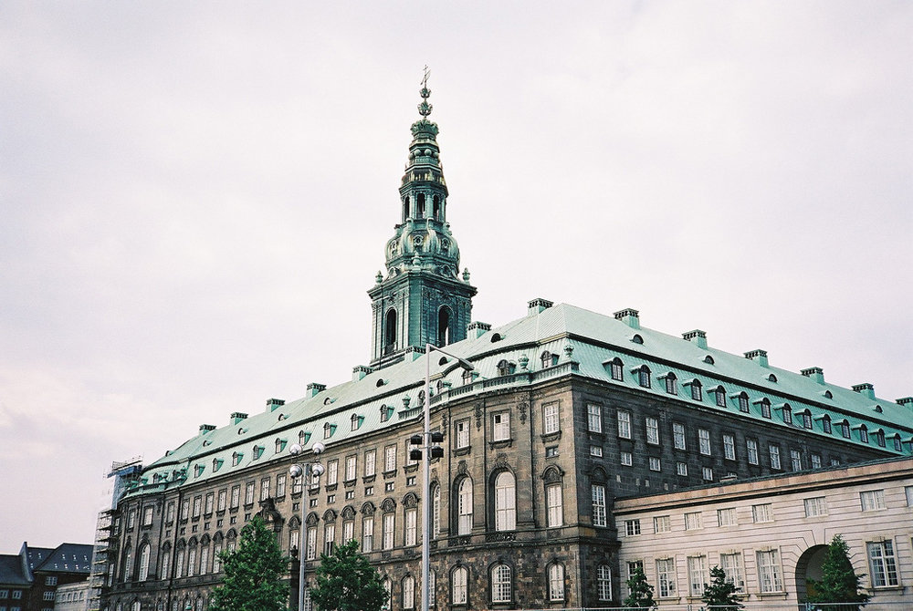 здание датского парламента — кристьянсборг фото