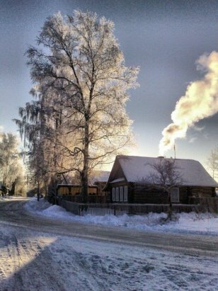 зима деревня дым из трубы фото