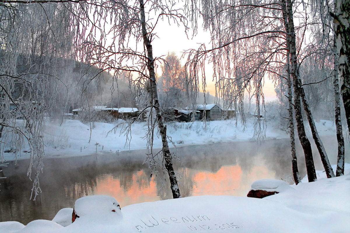 зима в инее река фото