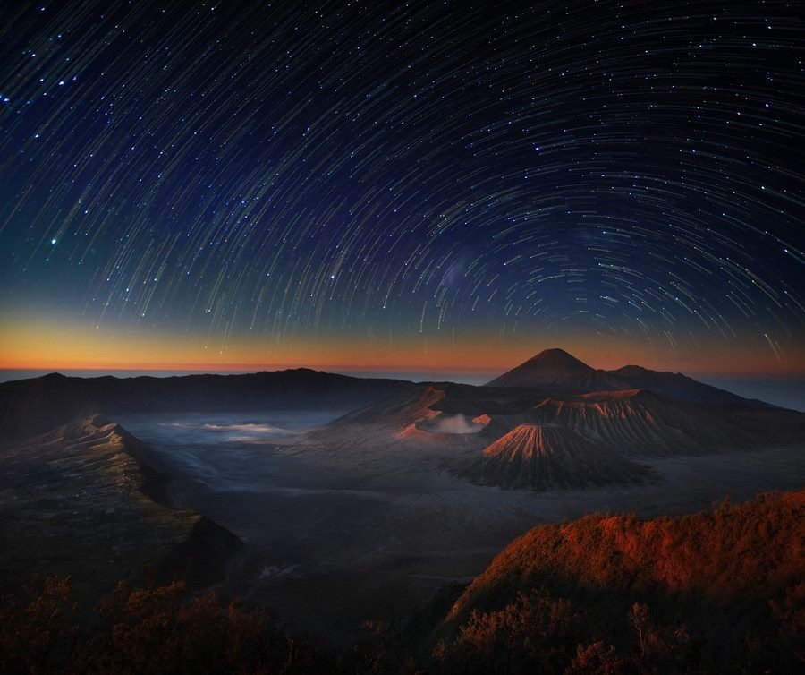 звездное небо и вулкан hd фото
