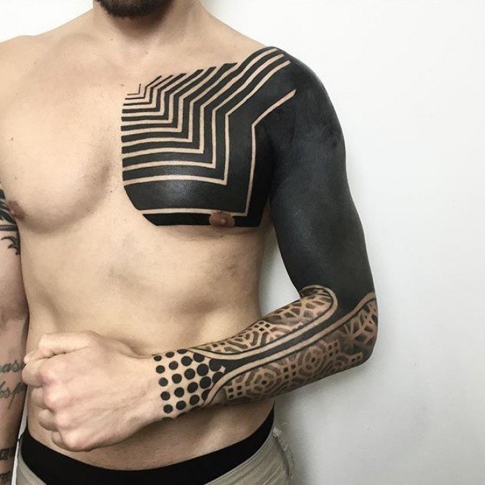blackwork tattoo плечо фото