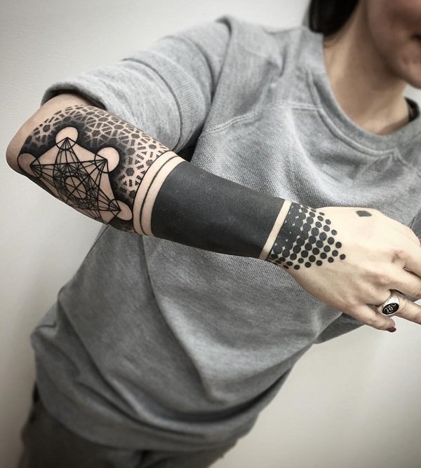 blackwork tattoo предплечье фото