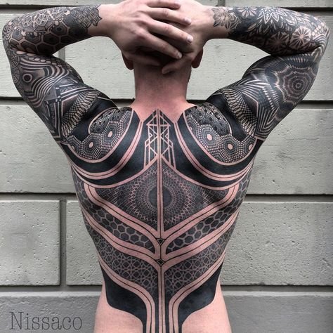 blackwork тату спина фото