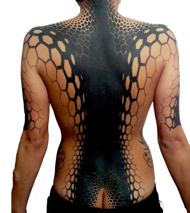 blackwork тату спина фото