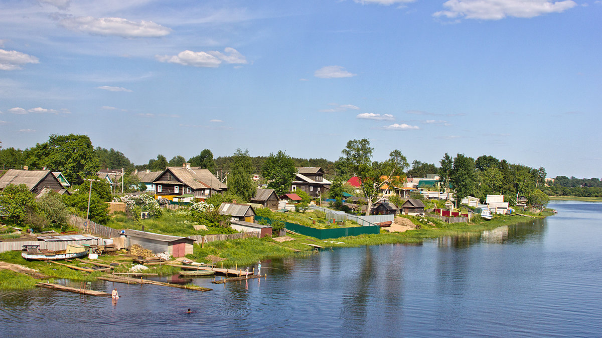деревня на берегу реки фото