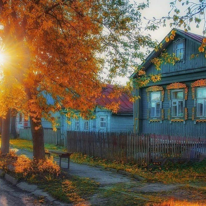 домик в деревне осенью фото