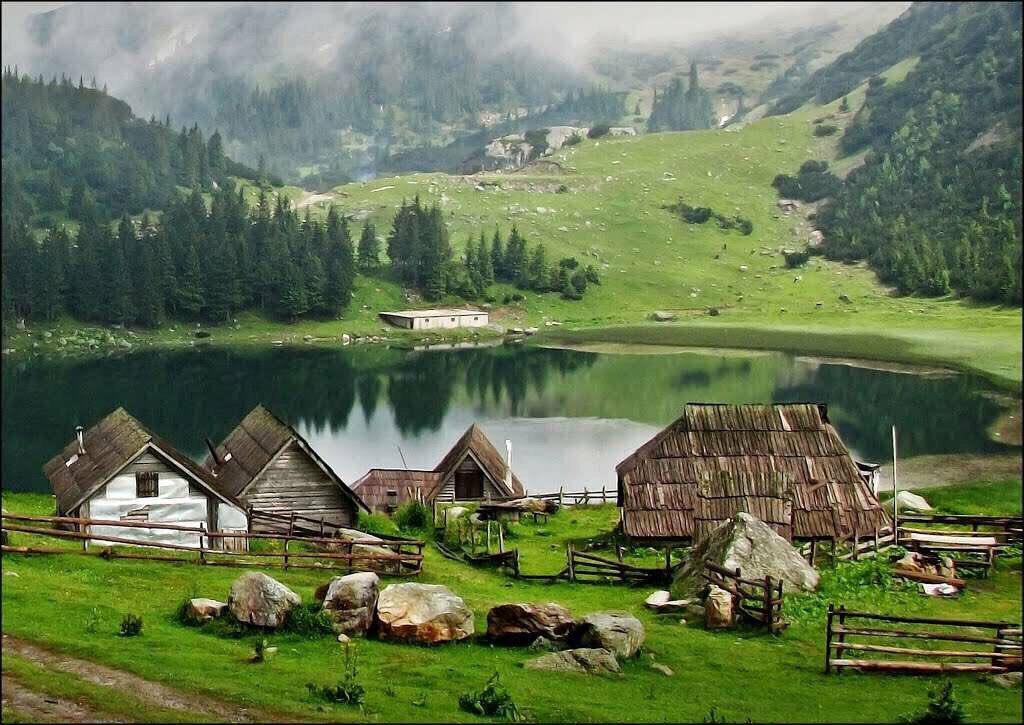 домик в горах карпаты фото