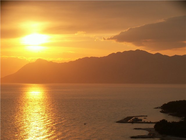 горы море закат греция фото