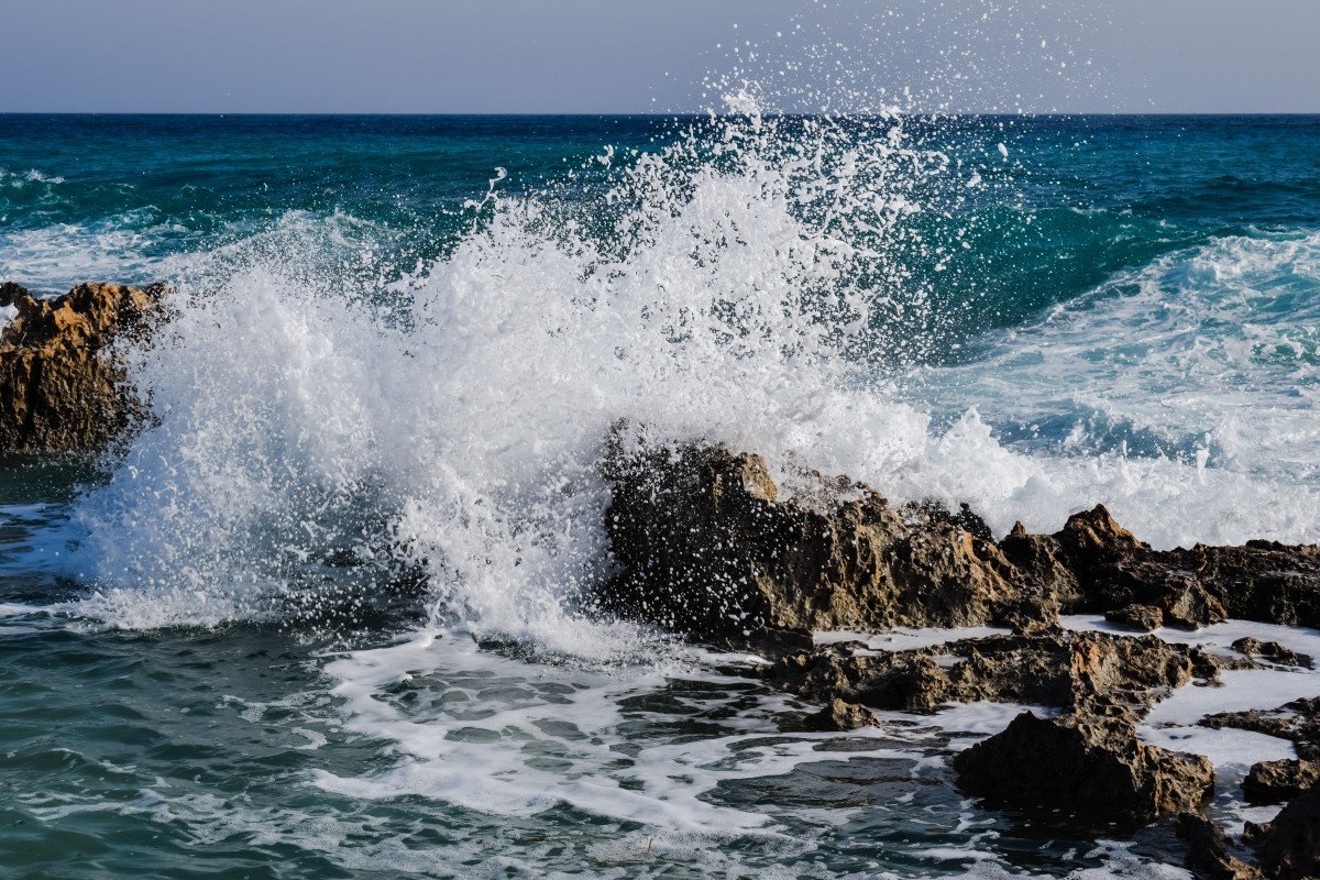 камни море вода волны фото