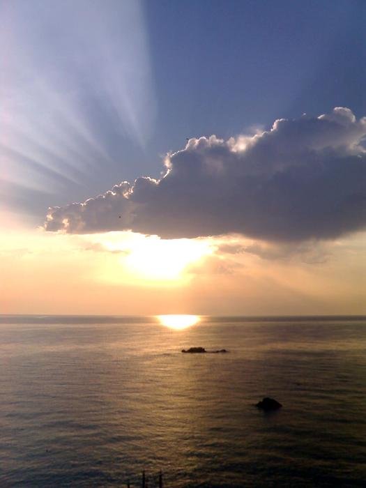 лучи солнца море фото