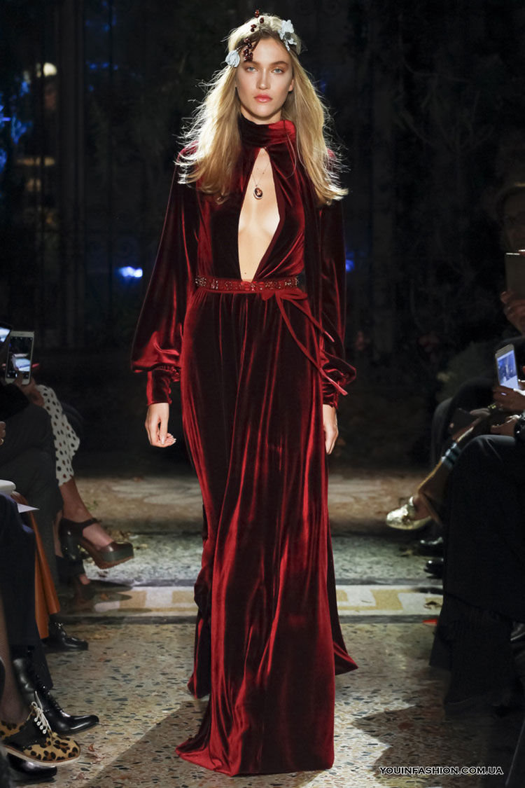 luisa beccaria at milan fashion week fall 2018 фото