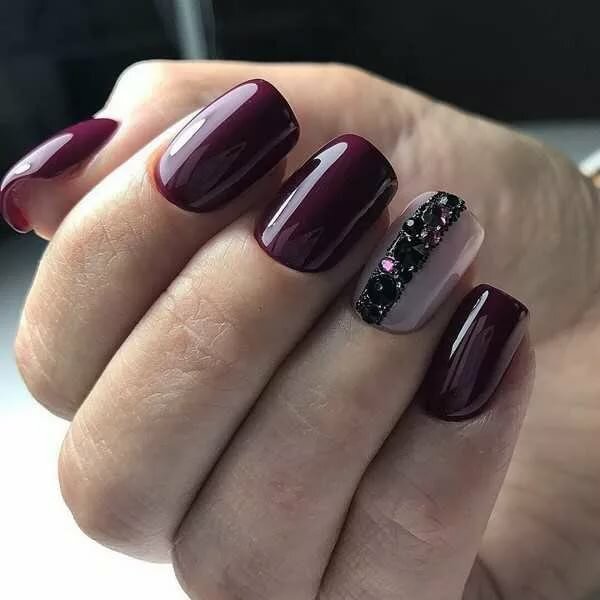 маникюр в темных тонах фото