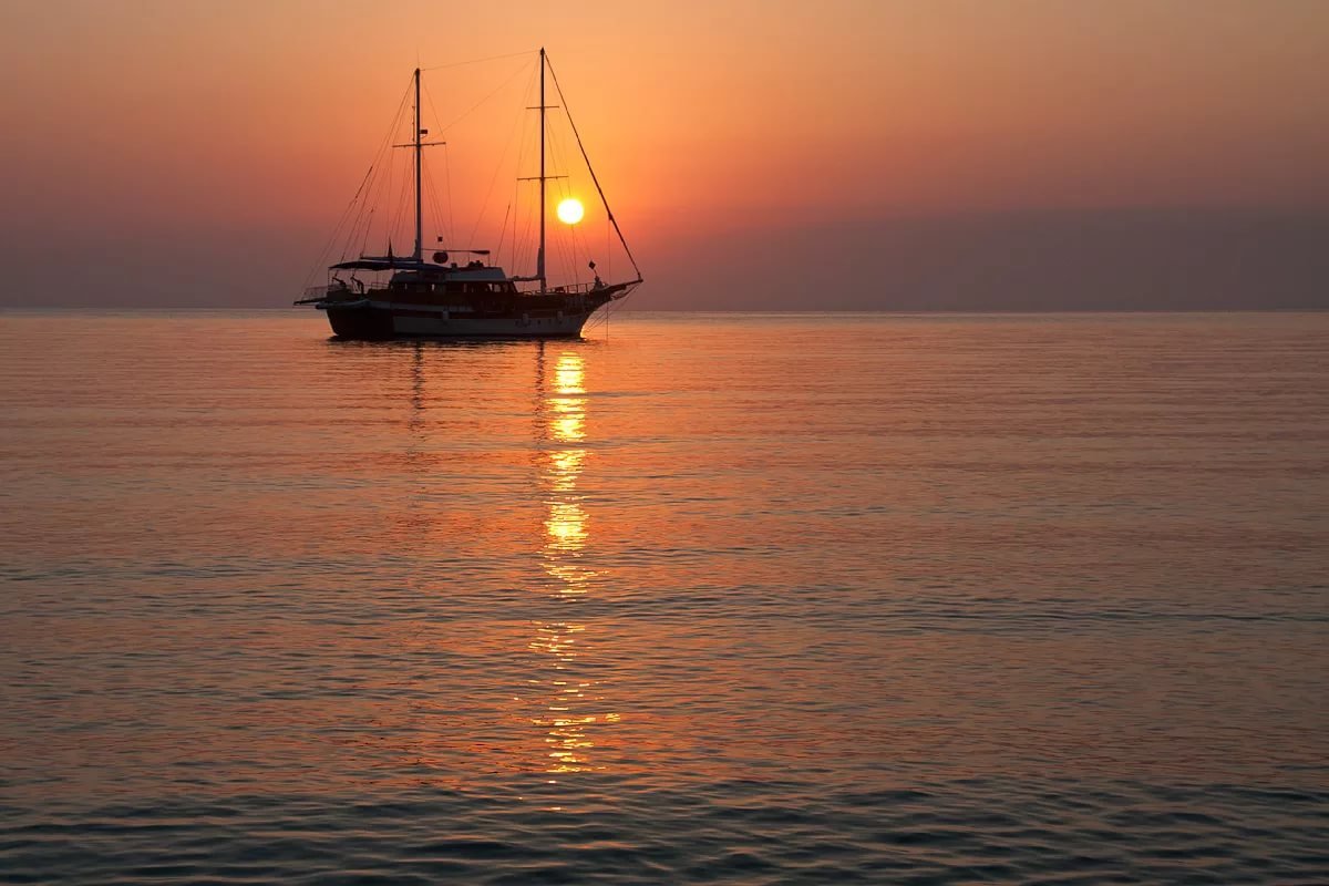 море парус рассвет фото