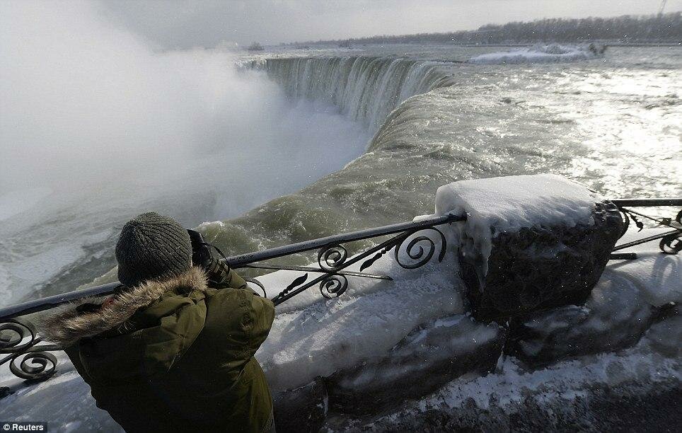 ниагарский водопад замерз впервые за 100 лет фото