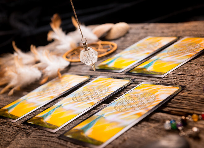 tarot cards and other fortune tellers accessories фото