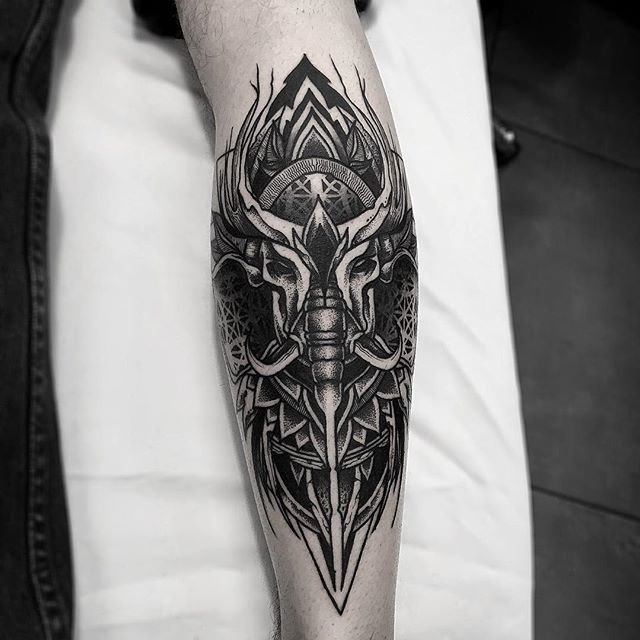 тату на предплечье blackwork фото