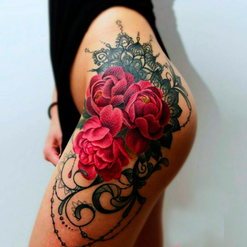 тату цветы на бедре цветные фото