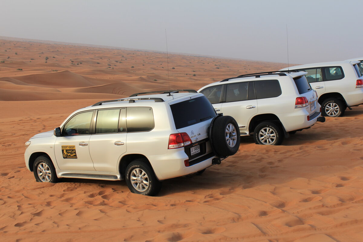 toyota land cruiser в пустыне фото