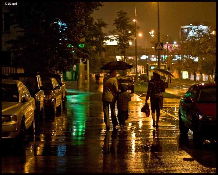 улицы москвы вечером дождь фото
