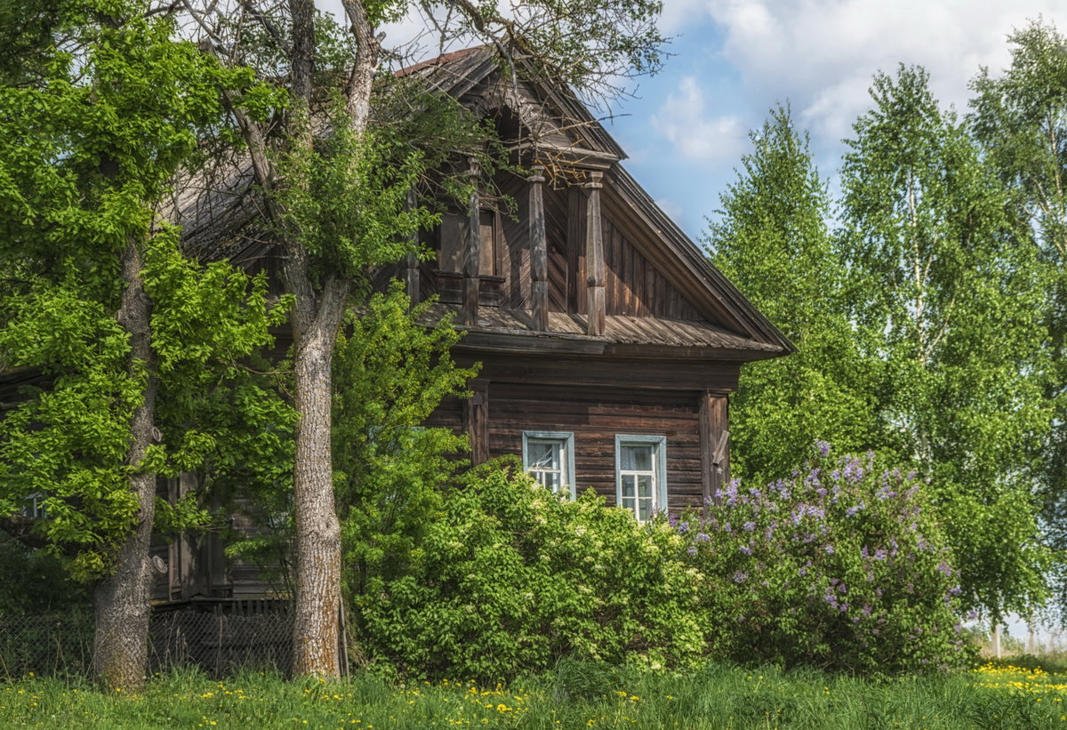 весна старинный дом фото