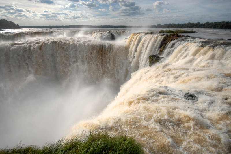 водопад игуасу глотка дьявола фото