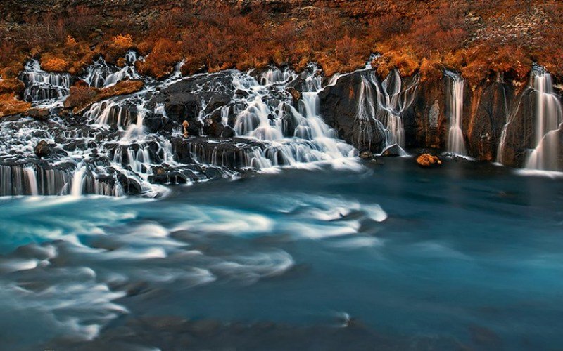водопад хрёйнфоссар исландия фото