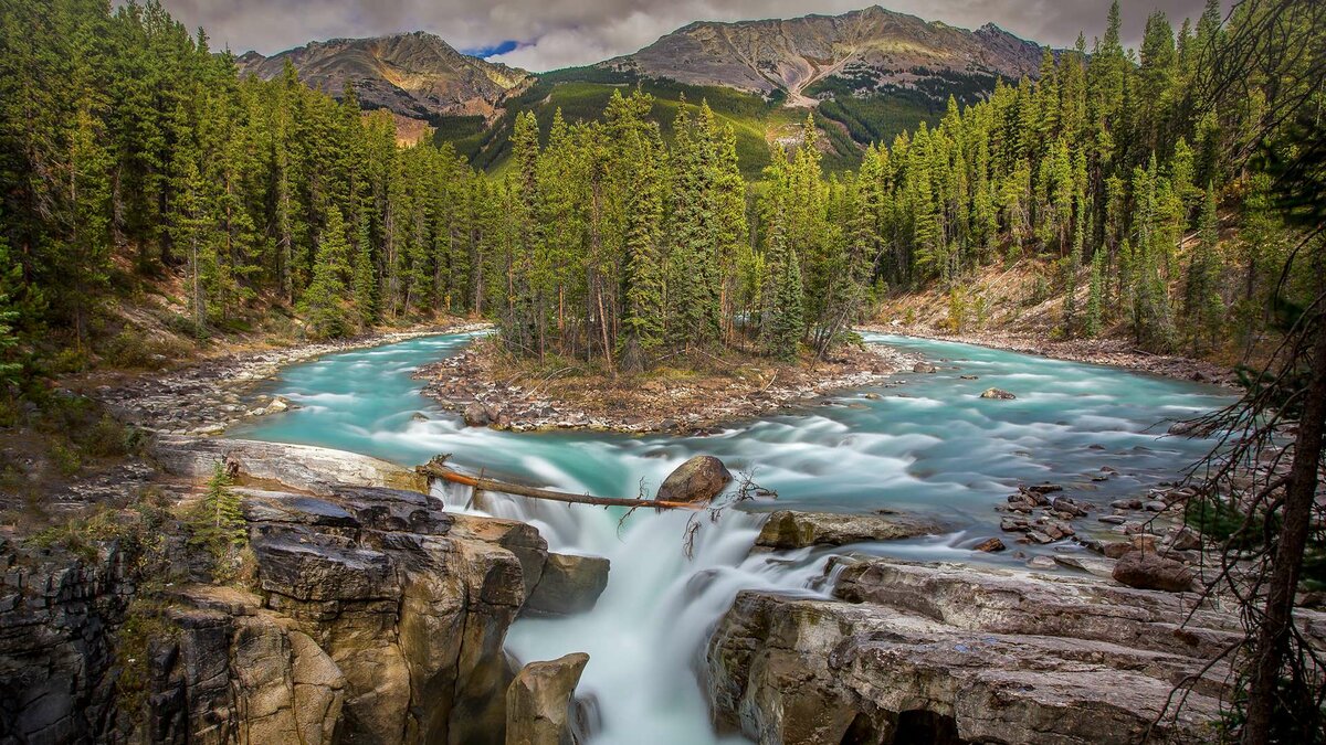 водопады сануэпта, альберта, канада фото
