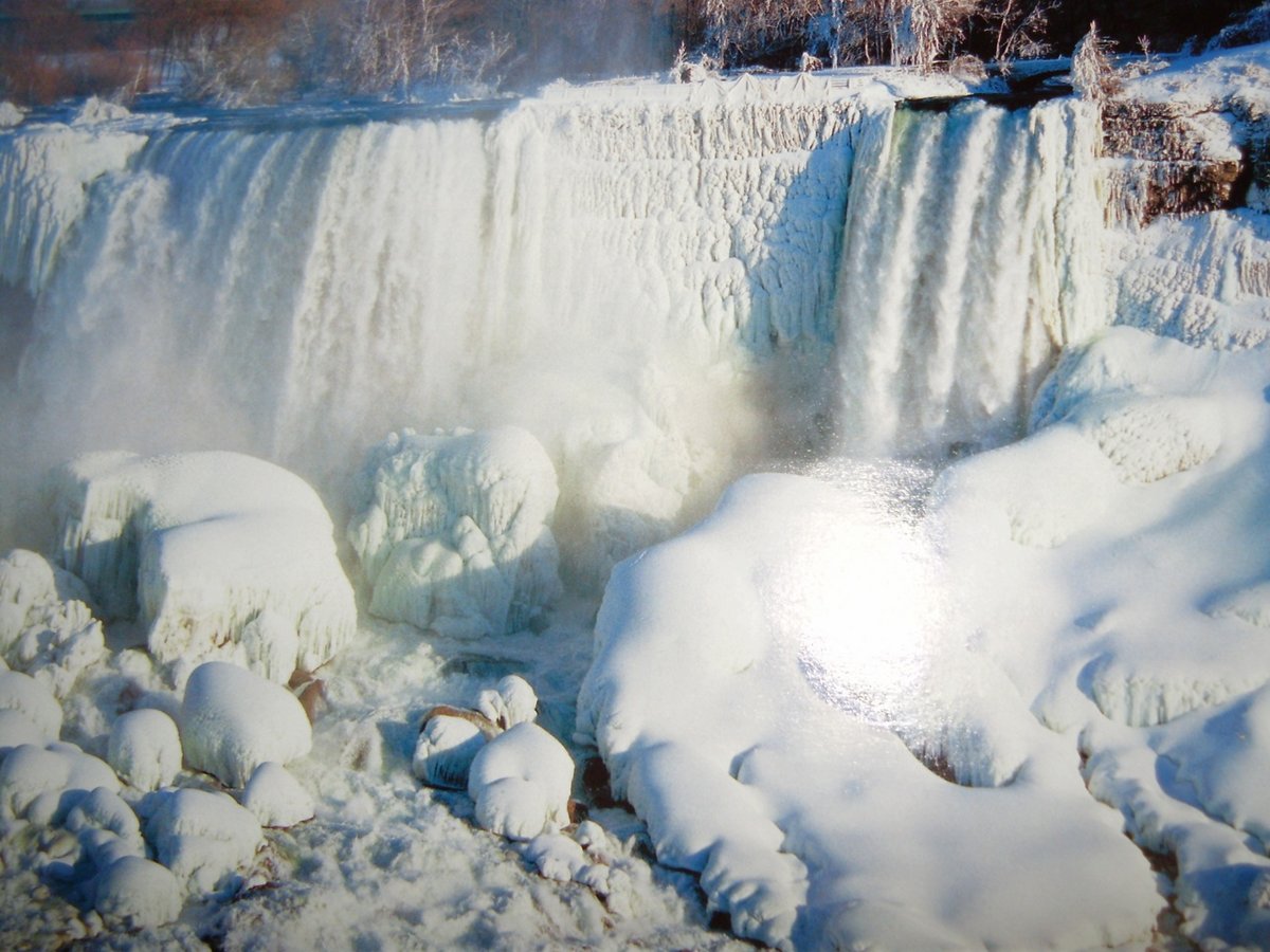 замёрзший ниагарский водопад фото